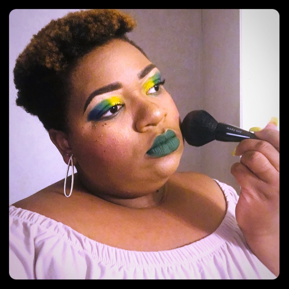 Meet your Posher, April